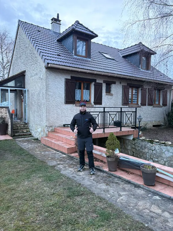 Rénovation de toiture à Auvers-Saint-Georges : la maison une fois la toiture refaite