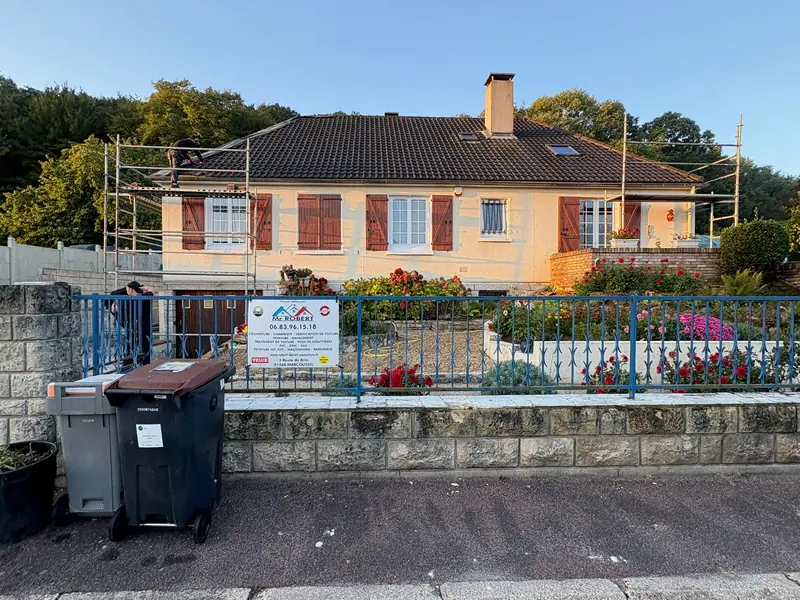 Rénovation de toiture à Étréchy : la maison avant les travaux
