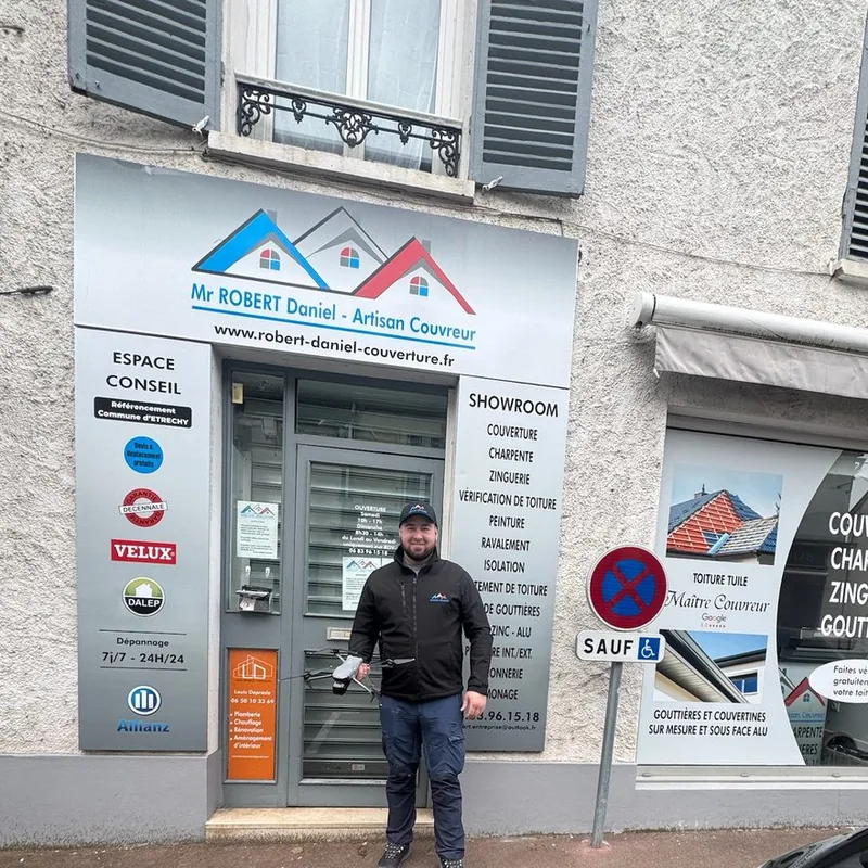 Robert Daniel, artisan couvreur dans l'Essonne, avec son drone d'inspection de toiture