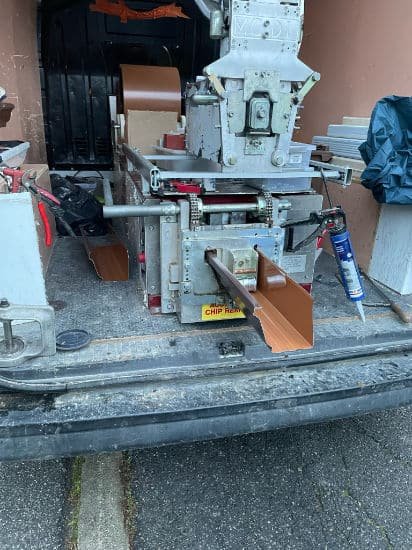 gros plan profileuse gouttières alu